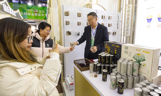 1xBET集团亮相汉交会丨AI“大头机械人”与植物干细胞饮品引领健全科技新海潮